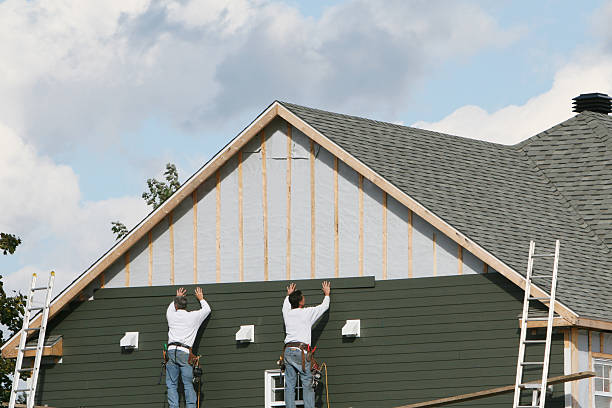 Professional Siding Contractor technician working in Barboursville, VA